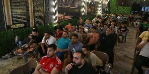 أجواء مونديالية في شبرا الخيمة، الجماهير تحتشد على المقاهي لمتابعة مباراة مصر ونيوزيلندا (صور) - بوابة الزهراء