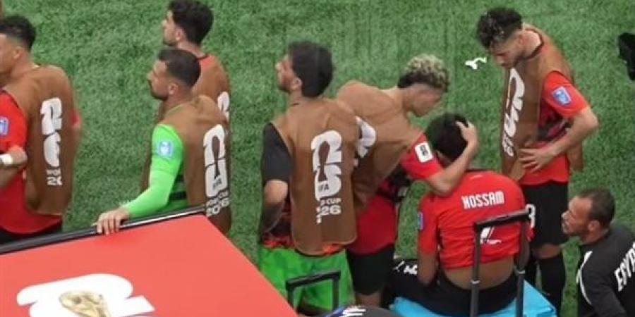 إمام عاشور يقبل رأس حسام عبد المجيد بعد خروجه مصابا أمام نيوزيلندا في كأس العالم (فيديو) - بوابة الزهراء