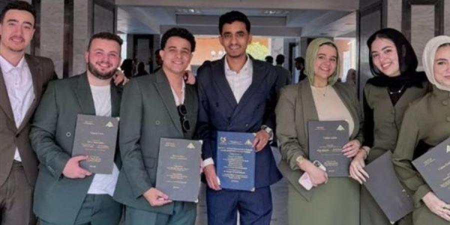 طلاب علوم بنها يطورون نظارة ذكية تمنح المكفوفين استقلالية أكبر في حياتهم اليومية - بوابة الزهراء