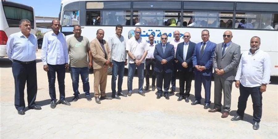 رئيس جامعة قنا يفتتح موقف الأتوبيسات الجديد للعاملين (صور) - بوابة الزهراء